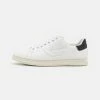 Diesel S-ATHENE LOW - Trainers - White/black