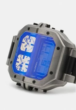 Diesel CLASHER - Digital Watch - Silver-coloured -Diesel shop 17c2eb6707344b1391b61059d459a891