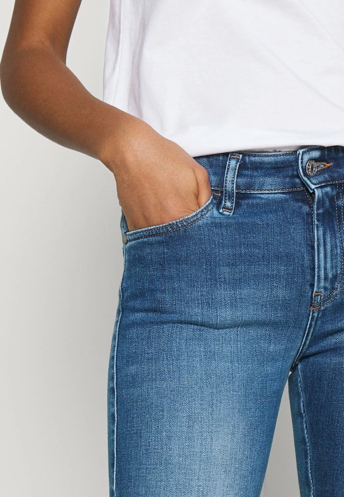 Diesel SLANDY - Jeans Skinny Fit - Medium Blue 4 Diesel SLANDY - Jeans Skinny Fit - Medium Blue - Image 4