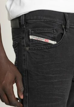 Diesel YENNOX - Straight Leg Jeans - 0gdar 02 -Diesel shop 2704fe8f1803447da392e16738aae8ae