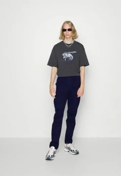 Diesel JOFFE - Cargo Trousers - Dark Blue -Diesel shop 3b9d80e6e4194f17859c1241e26c9295