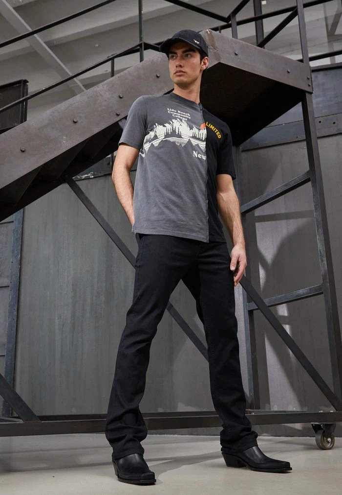 Diesel 2021 - Bootcut Jeans - Black Denim 2 Diesel 2021 - Bootcut Jeans - Black Denim - Image 2