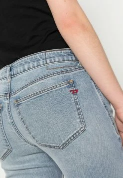 Diesel 2002 - Straight Leg Jeans - Denim -Diesel shop 9166d784712c40d097c37f50ecd820bb