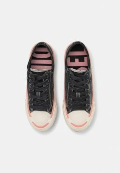 Diesel S-PRINCIPIA LOW W - Trainers - Black -Diesel shop a7b2ed1689034db6813e7f150ce45a0a