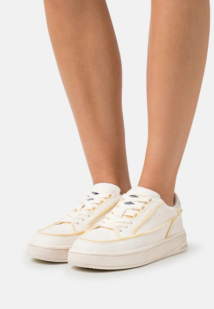 Diesel S-SINNA LOW W - Trainers - Offwhite 1 Diesel S-SINNA LOW W - Trainers - Offwhite