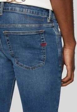 Diesel 1979 SLEENKER - Slim Fit Jeans - 09d44 01 -Diesel shop c59f1c04d9a14ff7852b22a1fdc915d4